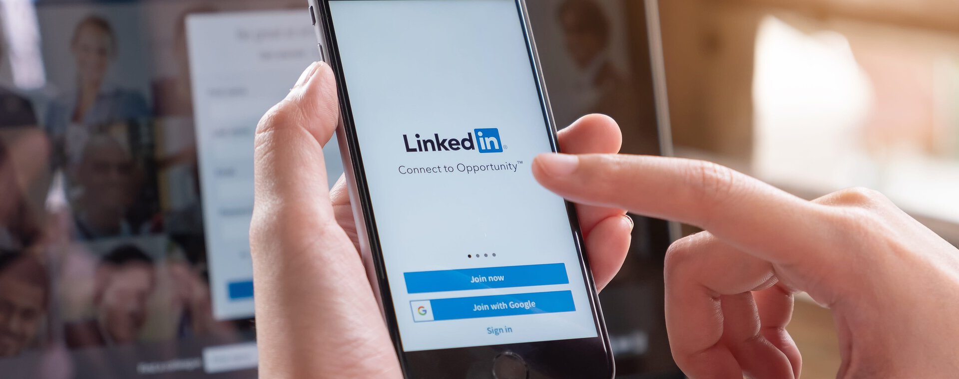 LinkedIn Website geöffnet über Smartphone